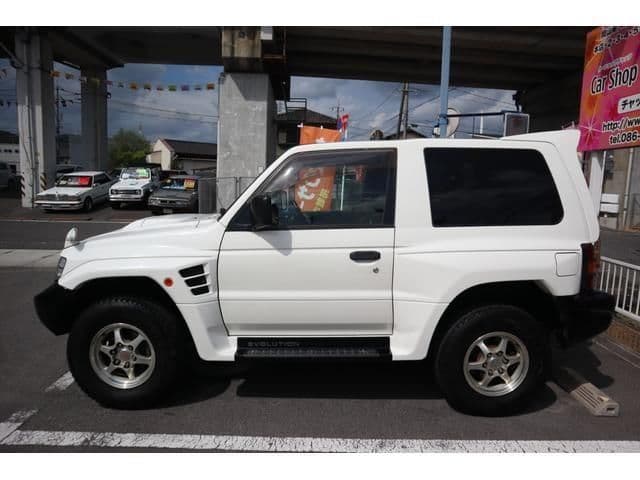 1998 Mitsubishi Pajero JDM car for sale — photo 20 of 23