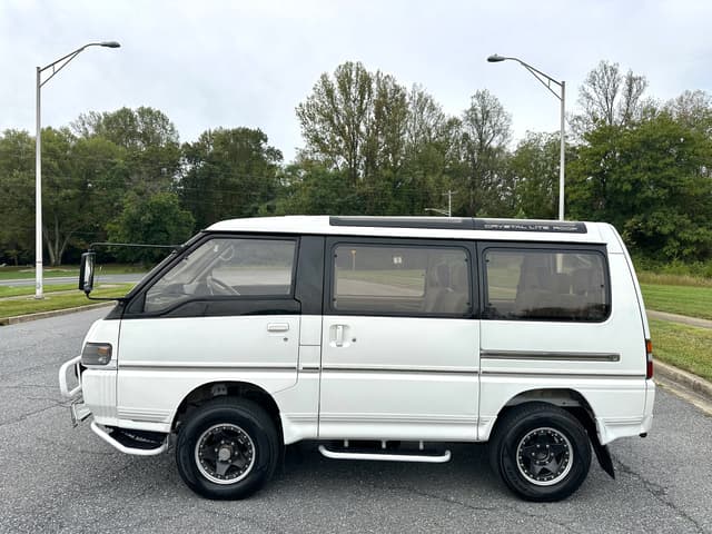 1991 Mitsubishi Delica JDM car for sale — photo 4 of 10