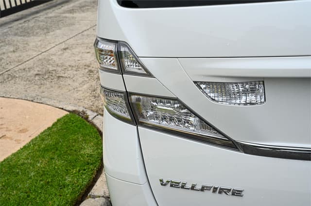 2009 Toyota Vellfire JDM car for sale — photo 13 of 25
