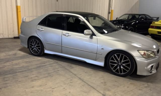 1999 Toyota Altezza JDM car for sale — photo 5 of 25