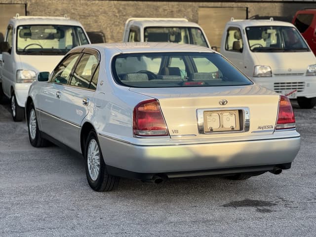 2000 Toyota Majesta JDM car for sale — photo 13 of 25