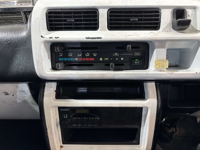 1999 Daihatsu Hijet JDM car for sale — photo 13 of 25