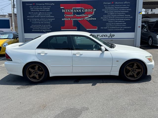 2001 Toyota Altezza JDM car for sale — photo 8 of 25