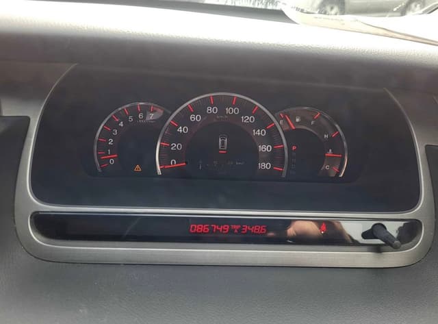 2004 Honda Odyssey JDM car for sale — photo 9 of 10