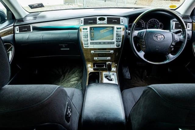2004 Toyota Majesta JDM car for sale — photo 11 of 12