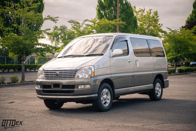 2001 Toyota Regius JDM car for sale — photo 3 of 25