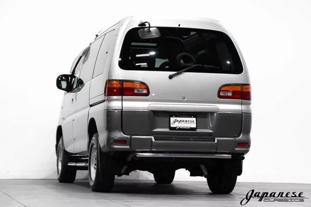 1999 Mitsubishi Delica JDM car for sale — photo 6 of 25