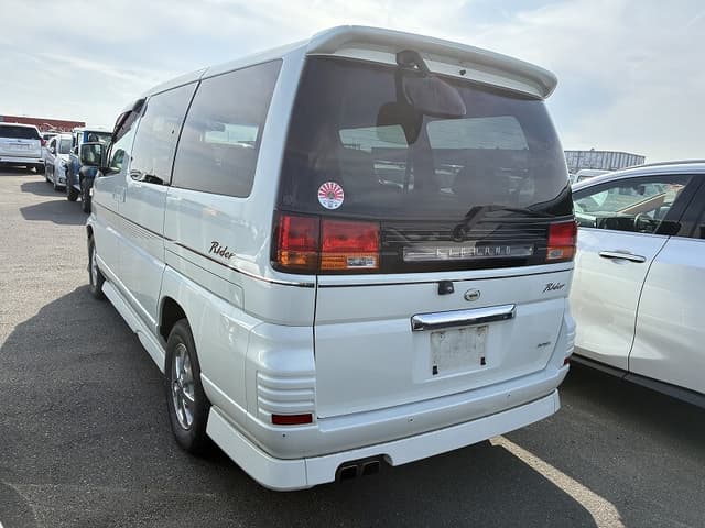 2000 Nissan Elgrand JDM car for sale — photo 2 of 7