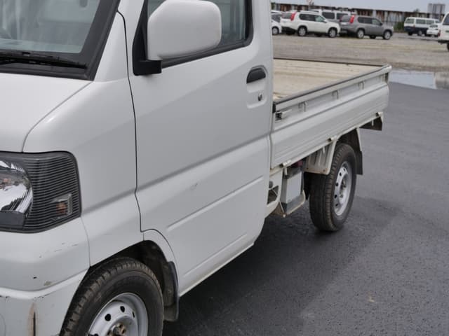 2002 Mitsubishi Minicab JDM car for sale — photo 9 of 25