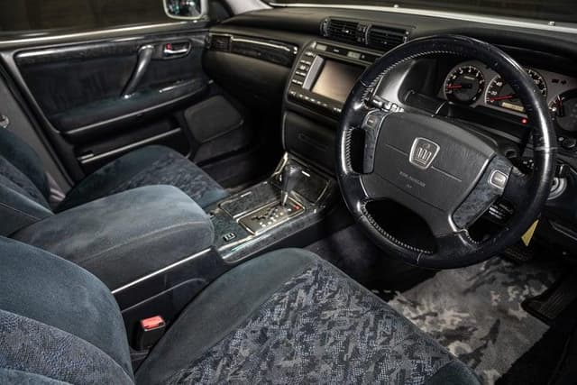 2005 Toyota Crown JDM car for sale — photo 14 of 16
