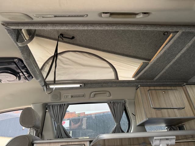 2005 Toyota Alphard JDM car for sale — photo 23 of 25