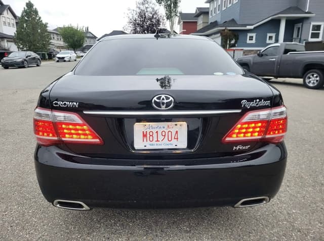 2010 Toyota Crown JDM car for sale — photo 6 of 13