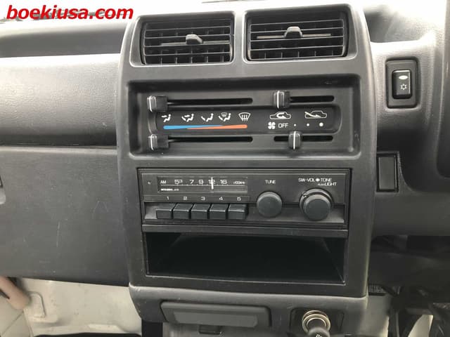 1991 Mitsubishi Minicab JDM car for sale — photo 18 of 24