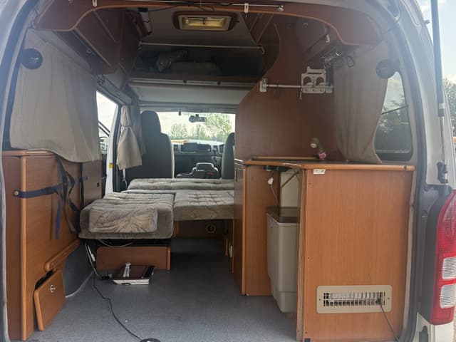 2005 Toyota HiAce JDM car for sale — photo 15 of 17