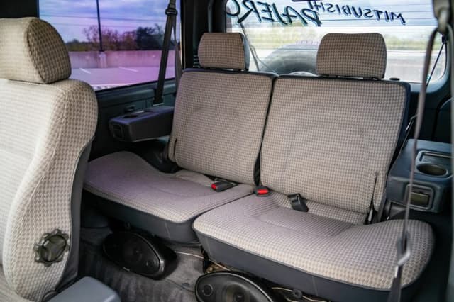 1992 Mitsubishi Pajero JDM car for sale — photo 9 of 12