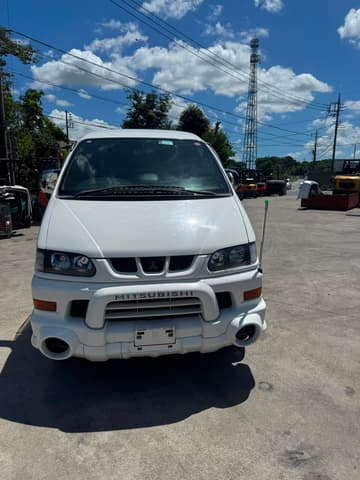 2000 Mitsubishi Delica JDM car for sale — photo 2 of 14