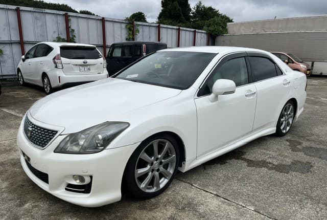 2009 Toyota Crown JDM car for sale — photo 3 of 25