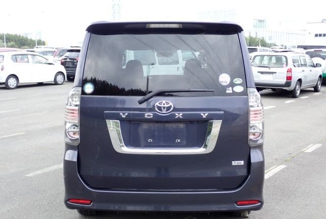 2008 Toyota Voxy JDM car for sale — photo 7 of 25