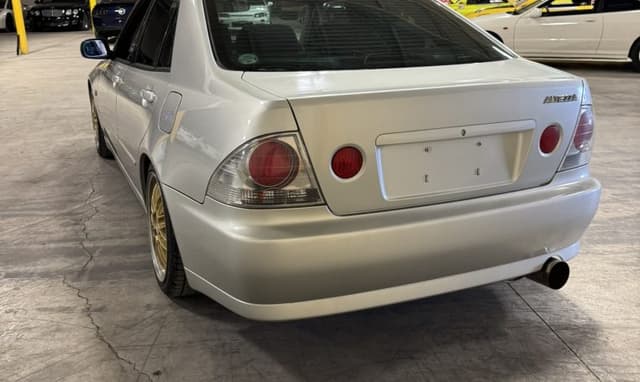 1998 Toyota Altezza JDM car for sale — photo 10 of 25