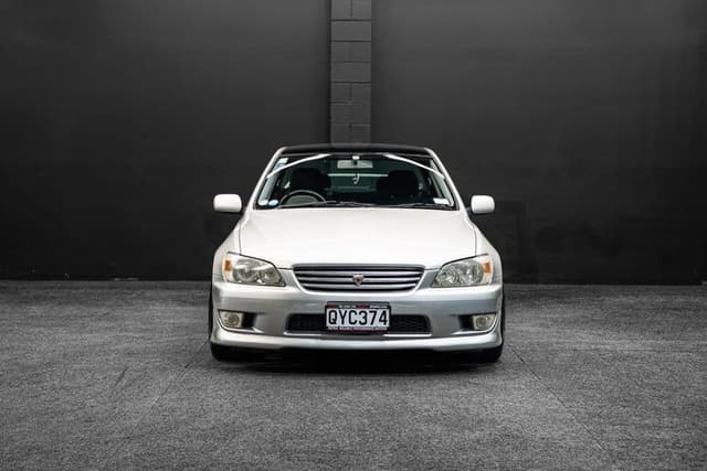 1999 Toyota Altezza JDM car for sale — photo 9 of 19
