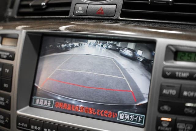 2004 Toyota Majesta JDM car for sale — photo 10 of 18