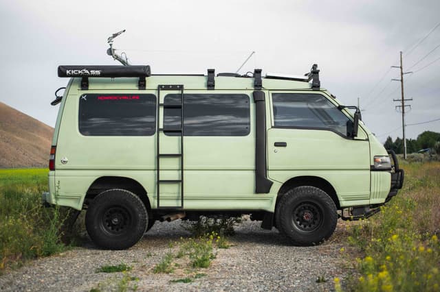1995 Mitsubishi Delica JDM car for sale — photo 2 of 25
