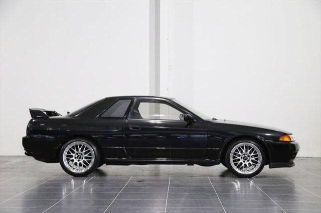 1993 Nissan Skyline JDM car for sale — photo 6 of 25