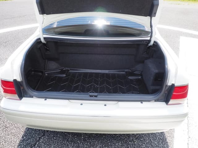 1999 Toyota Crown JDM car for sale — photo 11 of 22