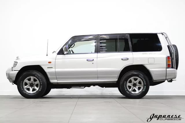1997 Mitsubishi Pajero JDM car for sale — photo 4 of 25