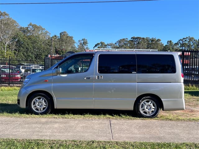 2002 Nissan Elgrand JDM car for sale — photo 9 of 16