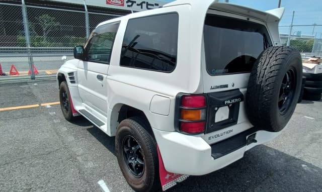1998 Mitsubishi Pajero JDM car for sale — photo 4 of 20
