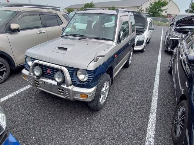1998 Mitsubishi Pajero Mini JDM car for sale — photo 2 of 17