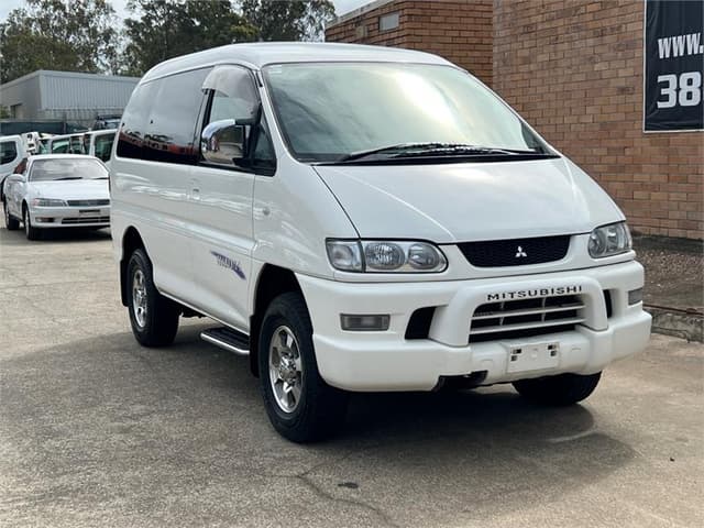 2005 Mitsubishi Delica JDM car for sale — photo 4 of 10