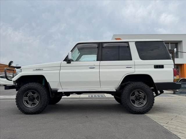 2000 Toyota Land Cruiser JDM car for sale — photo 8 of 15