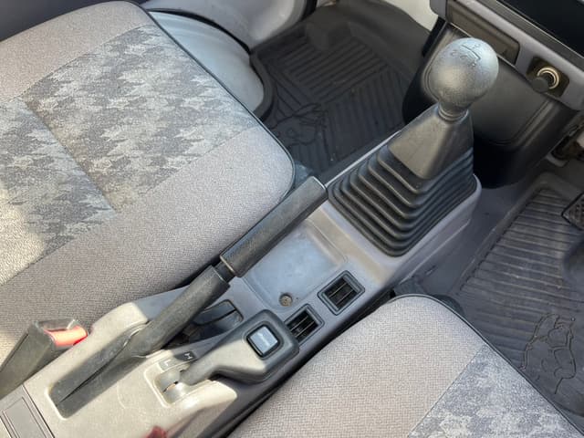 1997 Mitsubishi Minicab JDM car for sale — photo 21 of 25