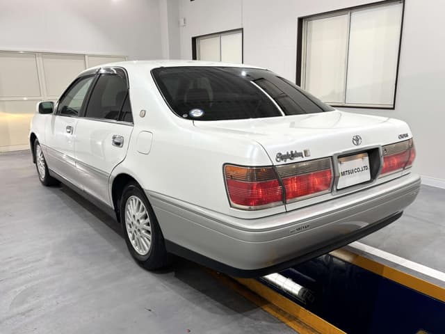 1999 Toyota Crown JDM car for sale — photo 4 of 25