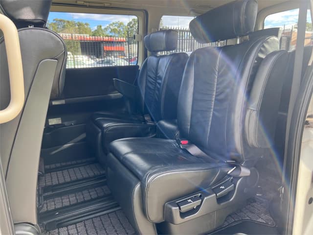 2007 Nissan Elgrand JDM car for sale — photo 14 of 16