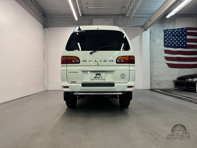 2000 Mitsubishi Delica JDM car for sale — photo 16 of 25