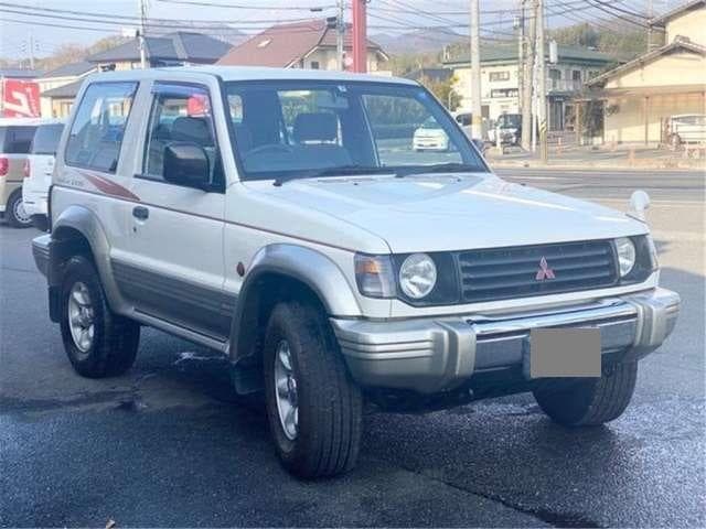 1997 Mitsubishi Pajero JDM car for sale — photo 2 of 25