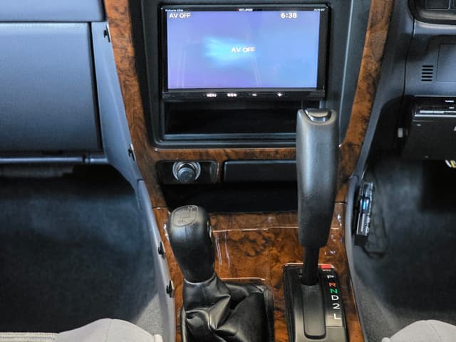1996 Toyota Hilux Surf JDM car for sale — photo 20 of 25