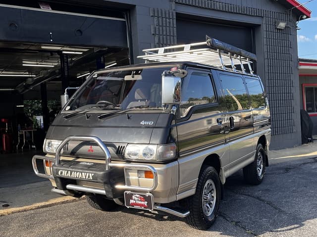 1990 Mitsubishi Delica JDM car for sale — photo 2 of 25