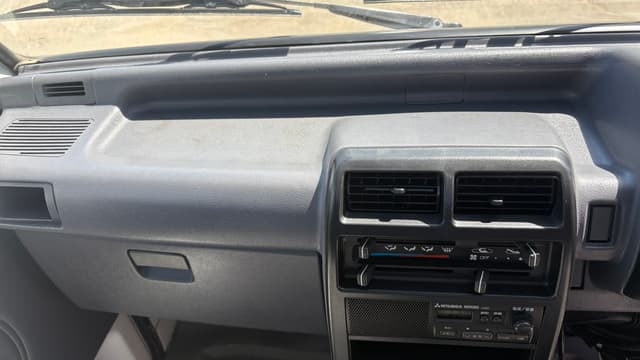 1998 Mitsubishi Minicab JDM car for sale — photo 18 of 25
