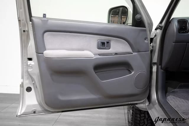 1999 Toyota Hilux Surf JDM car for sale — photo 18 of 25