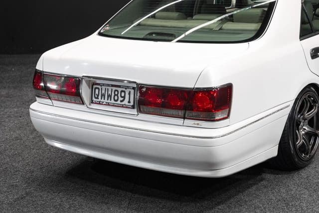 2000 Toyota Crown JDM car for sale — photo 10 of 18