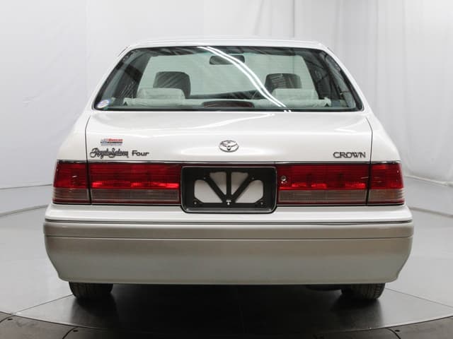 1997 Toyota Crown JDM car for sale — photo 6 of 25