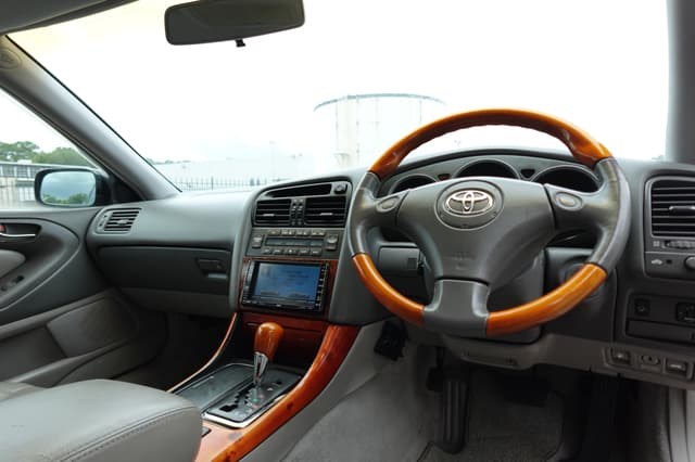 2001 Toyota Aristo JDM car for sale — photo 13 of 18