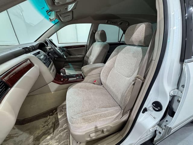 1999 Toyota Crown JDM car for sale — photo 9 of 25