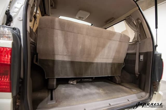 1999 Toyota Grand Hiace JDM car for sale — photo 19 of 25