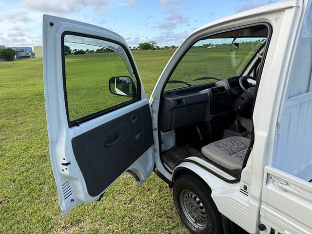1998 Mitsubishi Minicab JDM car for sale — photo 12 of 25