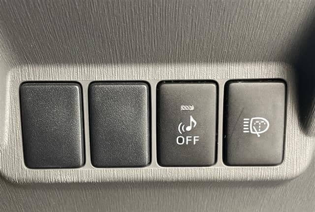 2011 Toyota Prius JDM car for sale — photo 15 of 25